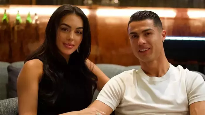 Ronaldonun aldığı&nbsp;evlilik üzüyü diqqət çəkdi - FOTO